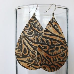 β¨ LAST PAIR! β¨ Tan Embossed Leather Earrings
